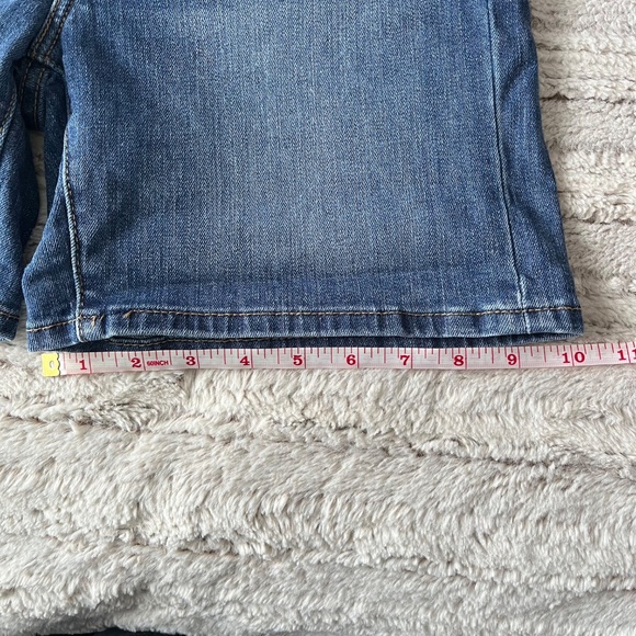 Levi's Low Rise Shorts - Picture 9 of 9